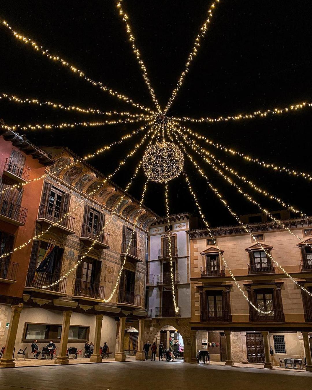Apartamentos Angelus Plaza Mayor De Graus Esterno foto
