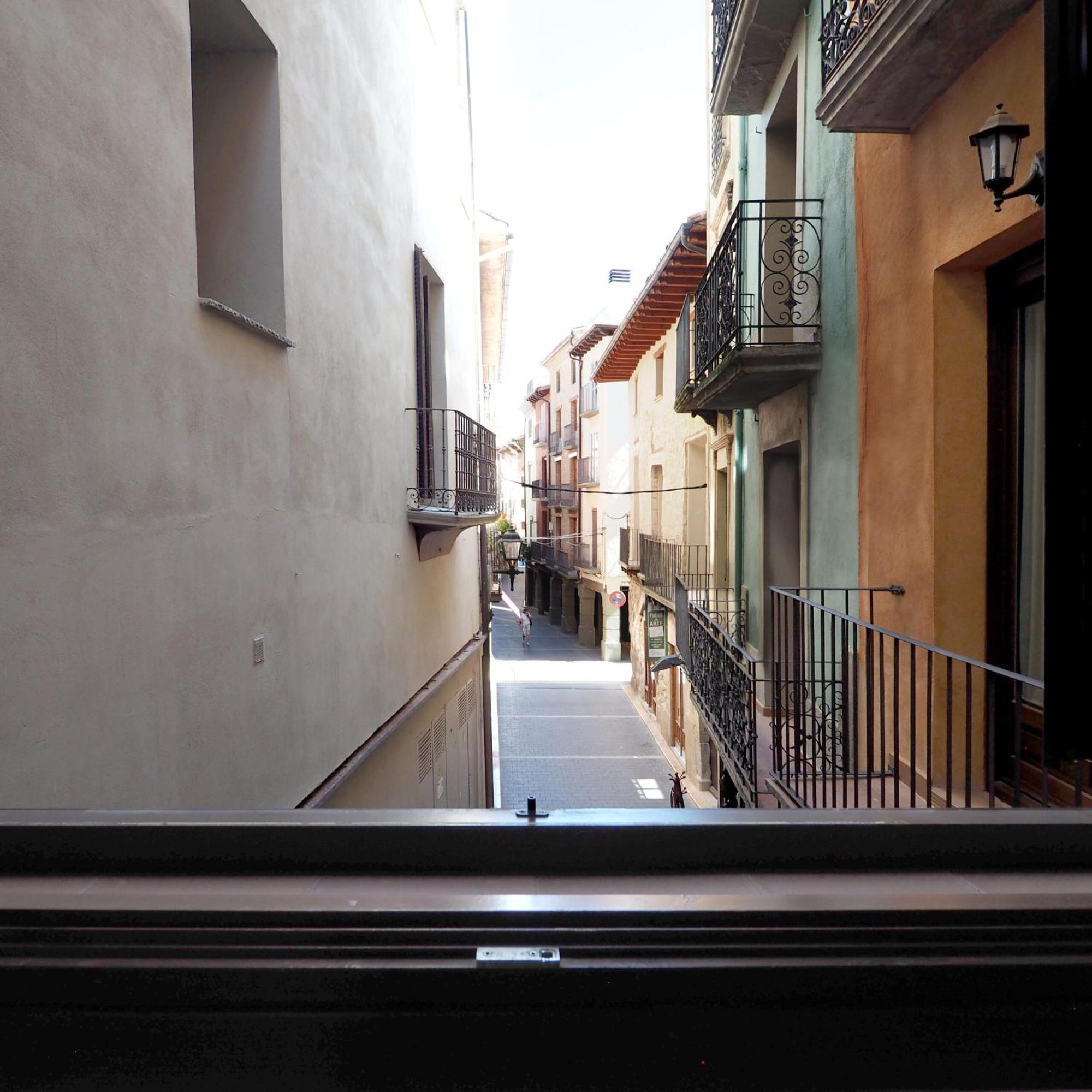 Apartamentos Angelus Plaza Mayor De Graus Esterno foto