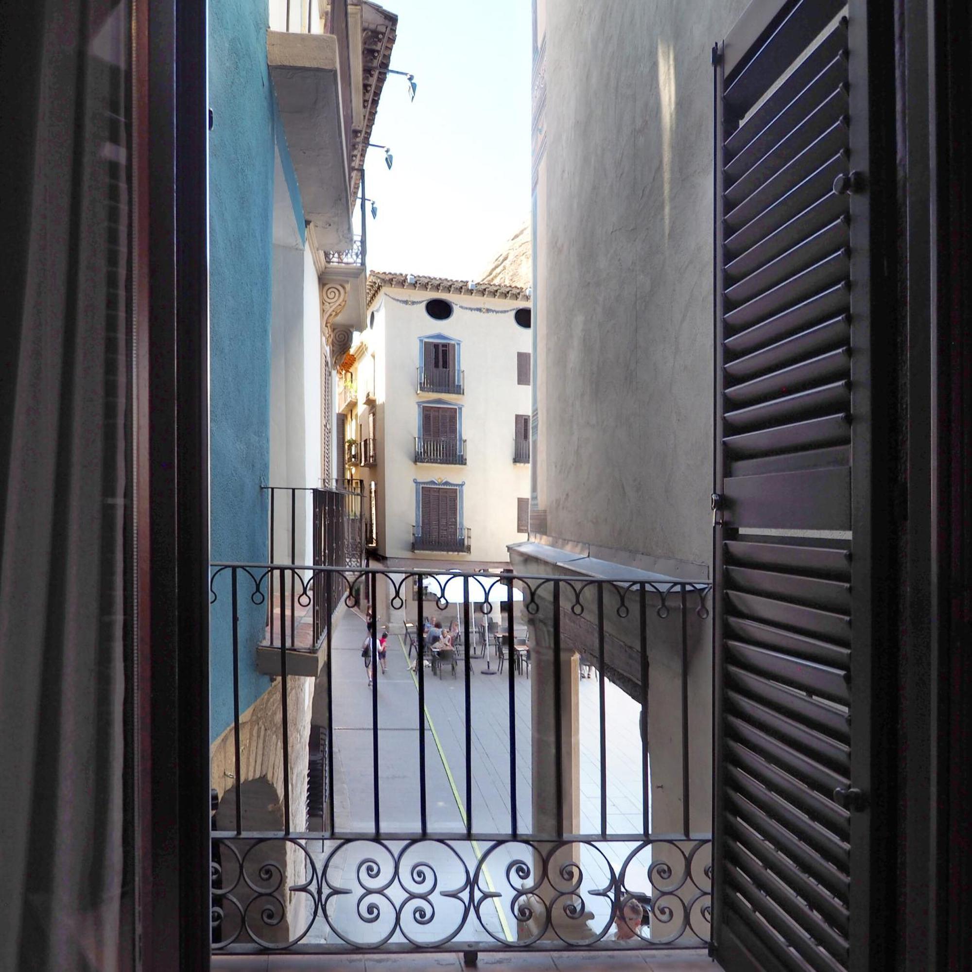 Apartamentos Angelus Plaza Mayor De Graus Esterno foto