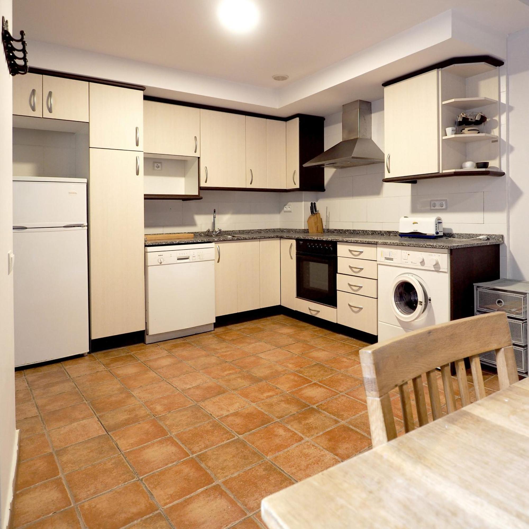 Apartamentos Angelus Plaza Mayor De Graus Esterno foto