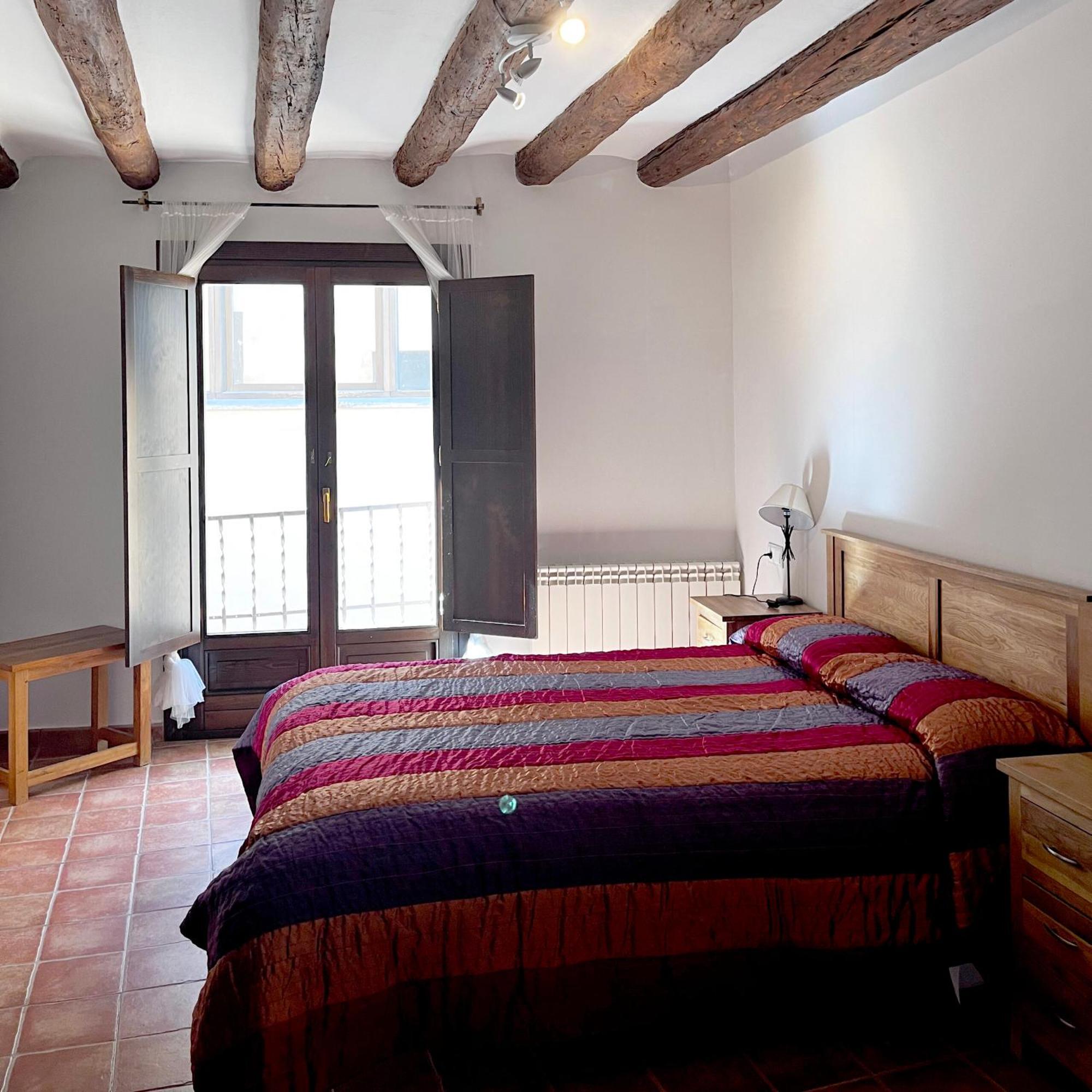 Apartamentos Angelus Plaza Mayor De Graus Esterno foto