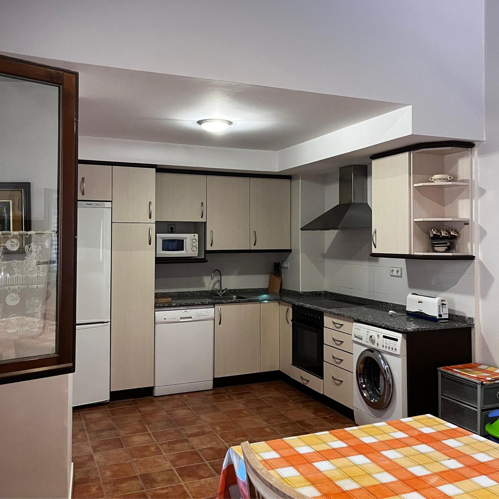 Apartamentos Angelus Plaza Mayor De Graus Esterno foto