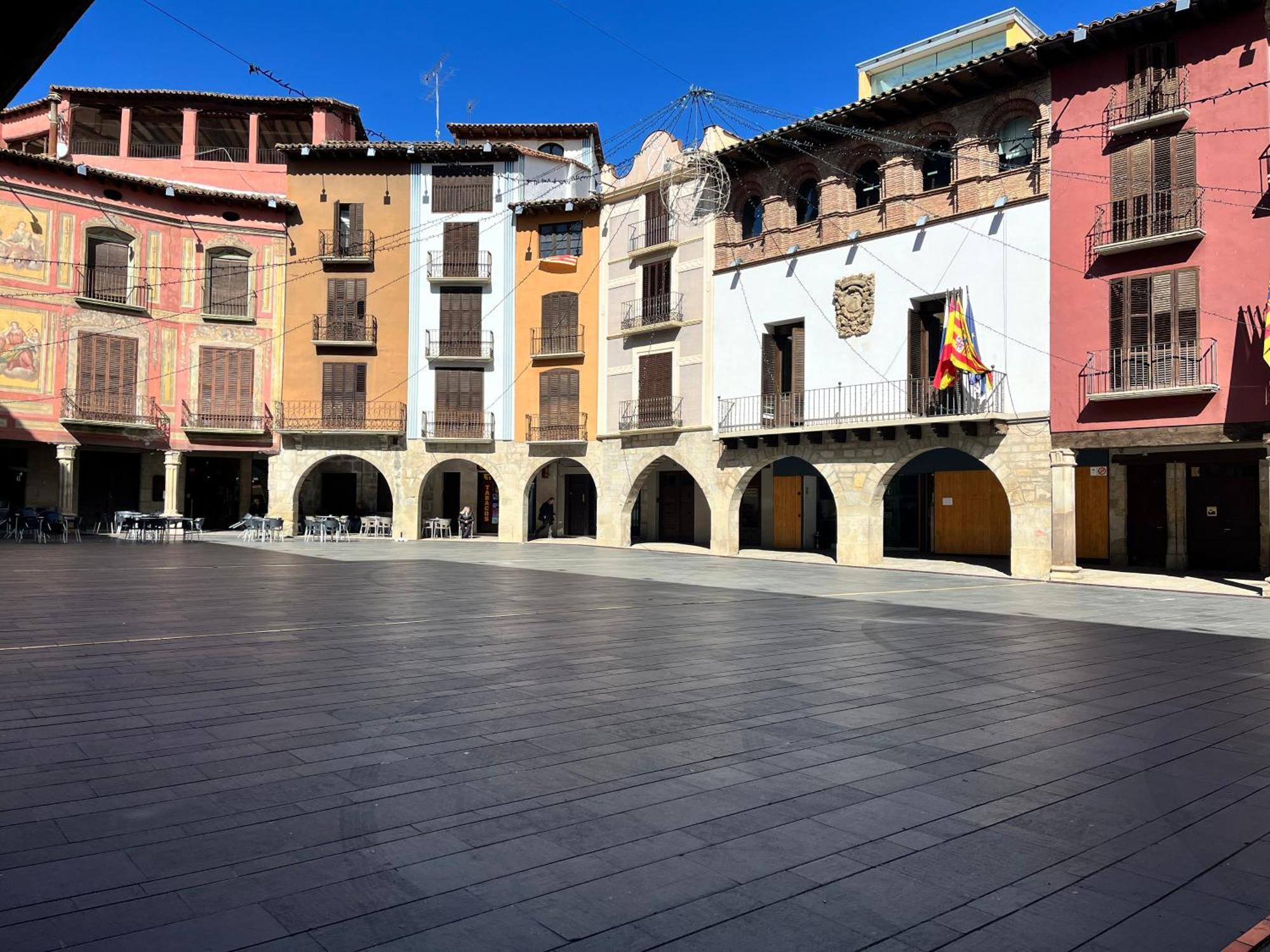 Apartamentos Angelus Plaza Mayor De Graus Esterno foto